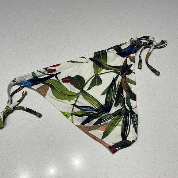 VITAMIN A Lush Life Tropical Print Tara tie side bikini bottom Medium - Picture 4 of 4